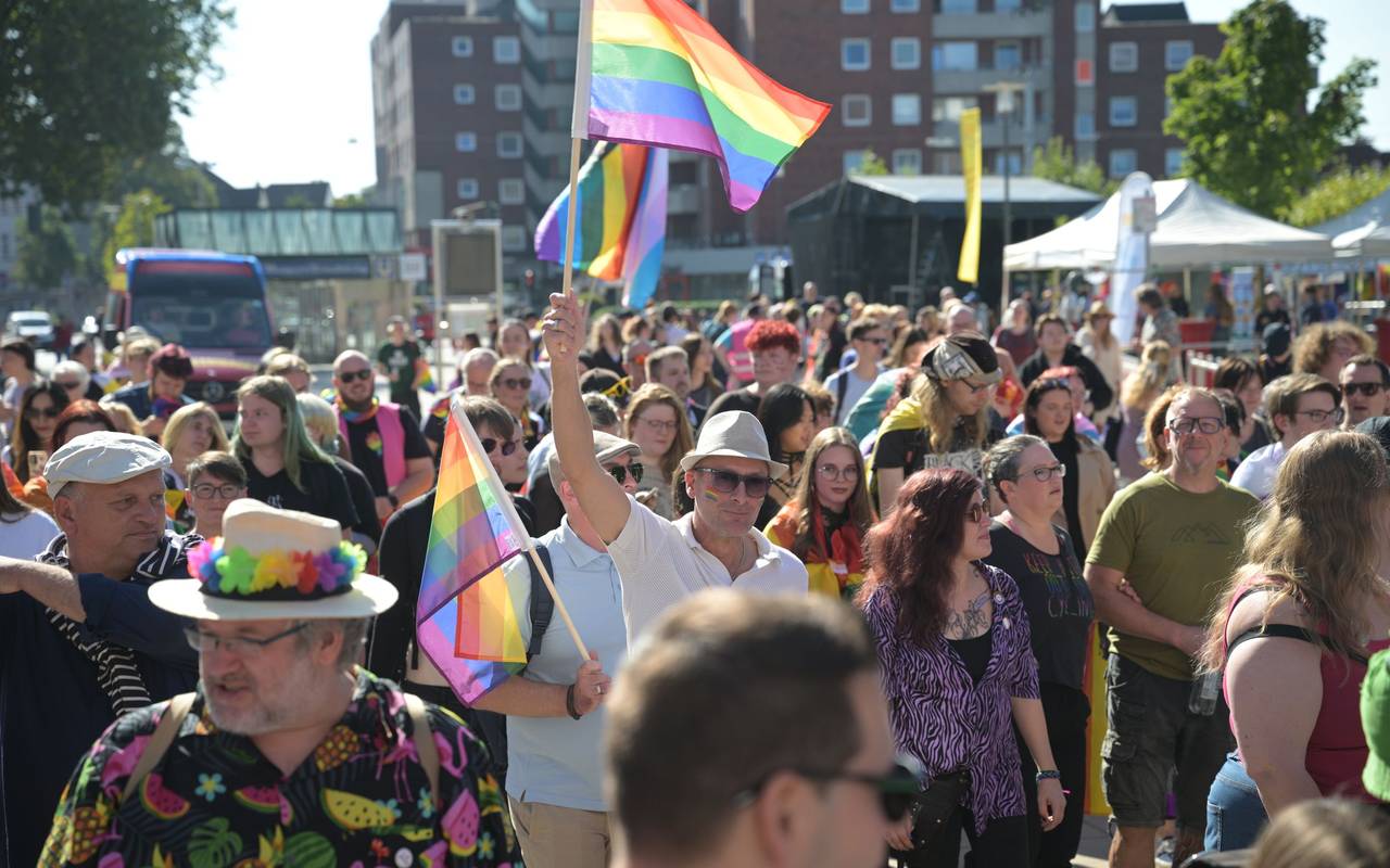 Am Christopher Street Day in Herne wird für die Rechte von queeren Menschen demonstriert und ein Zeichen gegen Diskriminierung und Hass gesetzt.