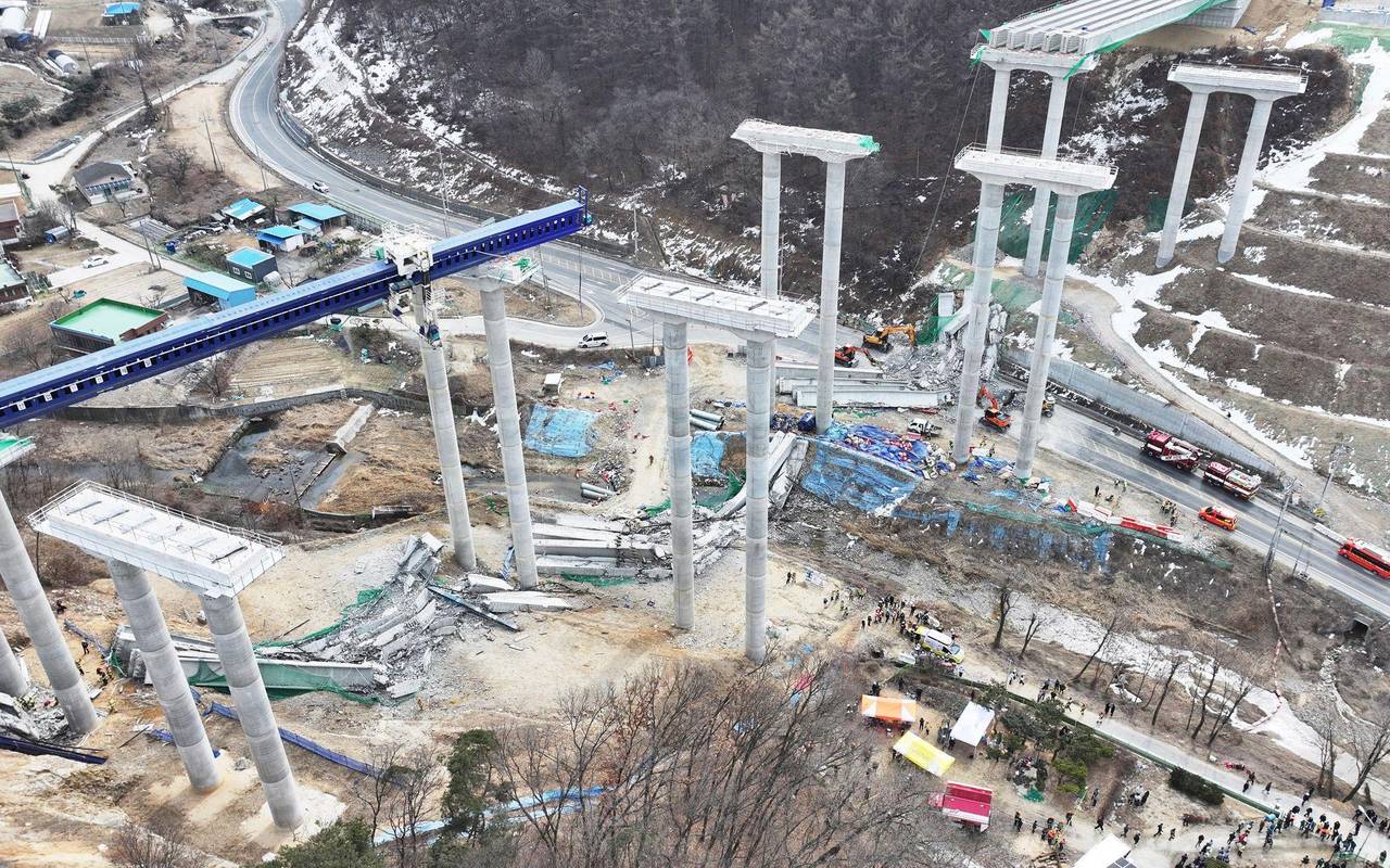 Brückeneinsturz auf Autobahnbaustelle in Südkorea
