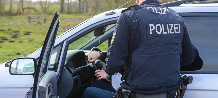 Polizei stoppt Betrunkenen auf A42
