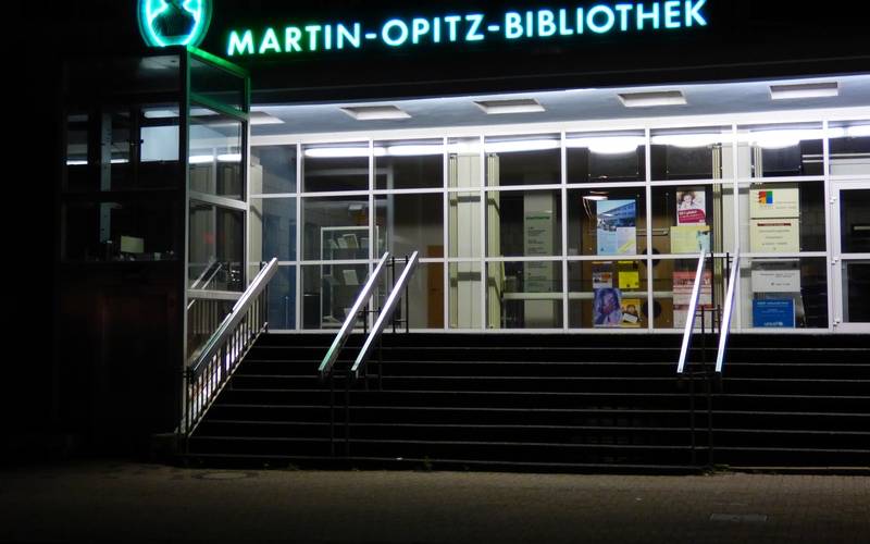 Martin-Opitz-Bibliothek am Abend