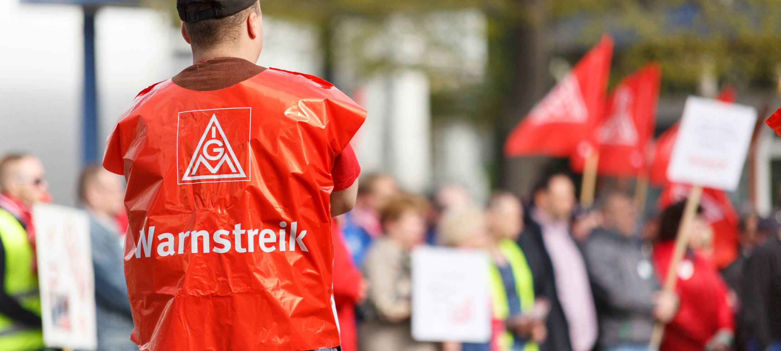 02.05.2016 | Warnstreik Bezirk BBS, Görlitz
Foto: Nikolai Schmidt
Quelle: https://www.flickr.com/photos/igmetall/26681329032/in/album-72157665496557513/
