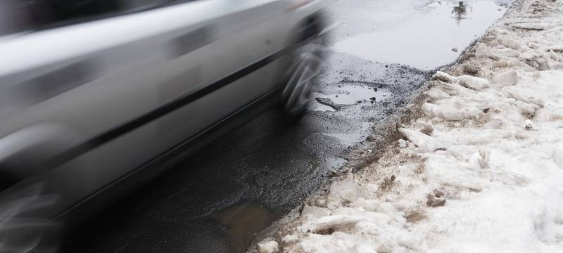 Schnee-und Eisschäden auf Autobahnen