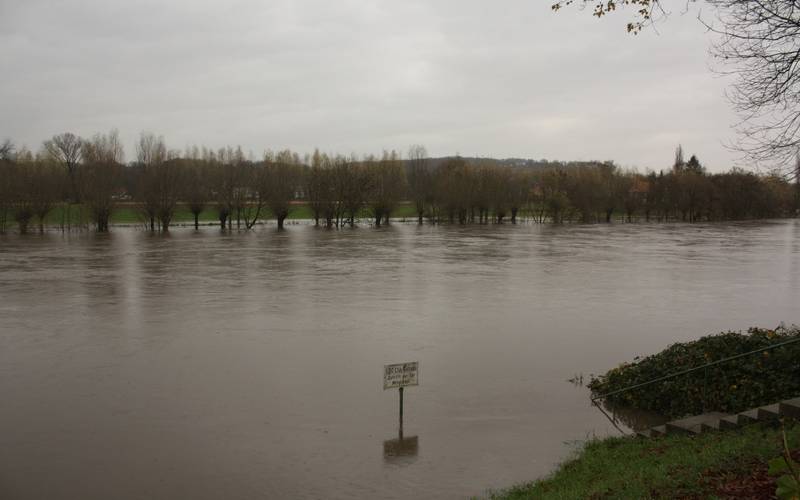Hochwasser an der Ruhr in Essen
