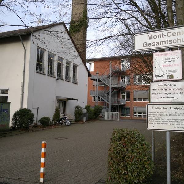 Eingang der Mont-Cenis-Gesamtschule in Herne