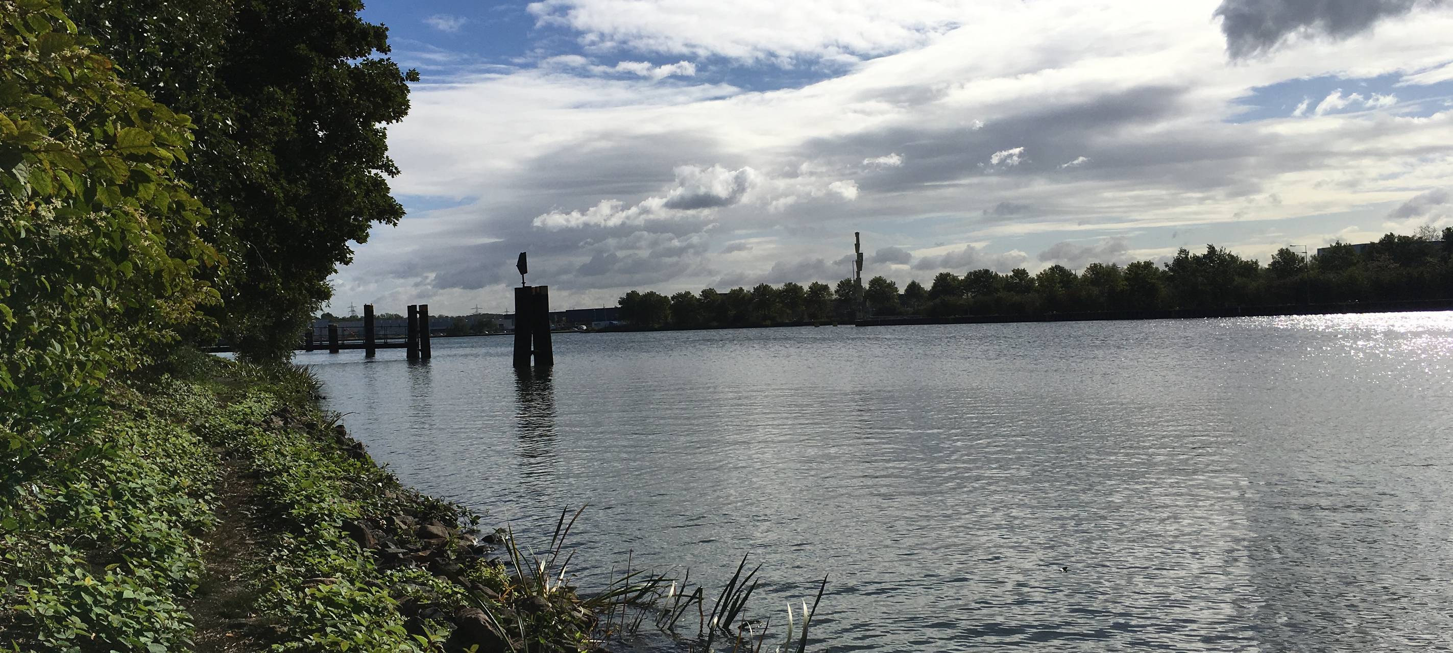 Der Rhein-Herne-Kanal an der Schleuse in Horsthausen.