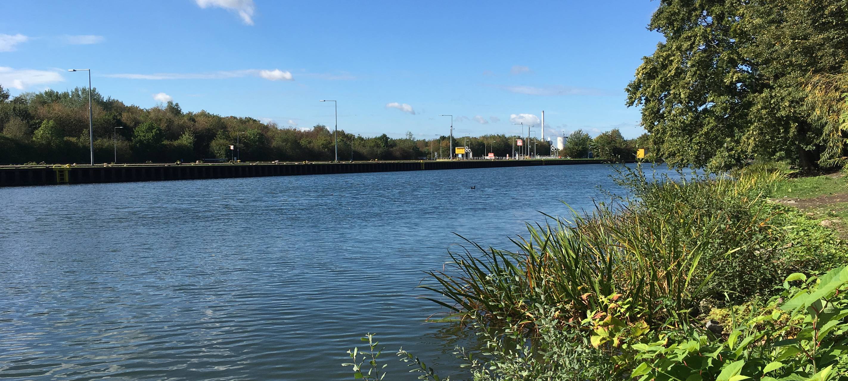 Der Rhein-Herne-Kanal an der Schleuse in Horsthausen.