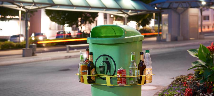 "Pfandring" zum Sammeln von Pfandflaschen an Mülleimern