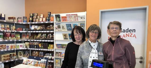 Weltladen Esperanza Mitarbeiterin Christa Winger und ihre Kolleginnen.