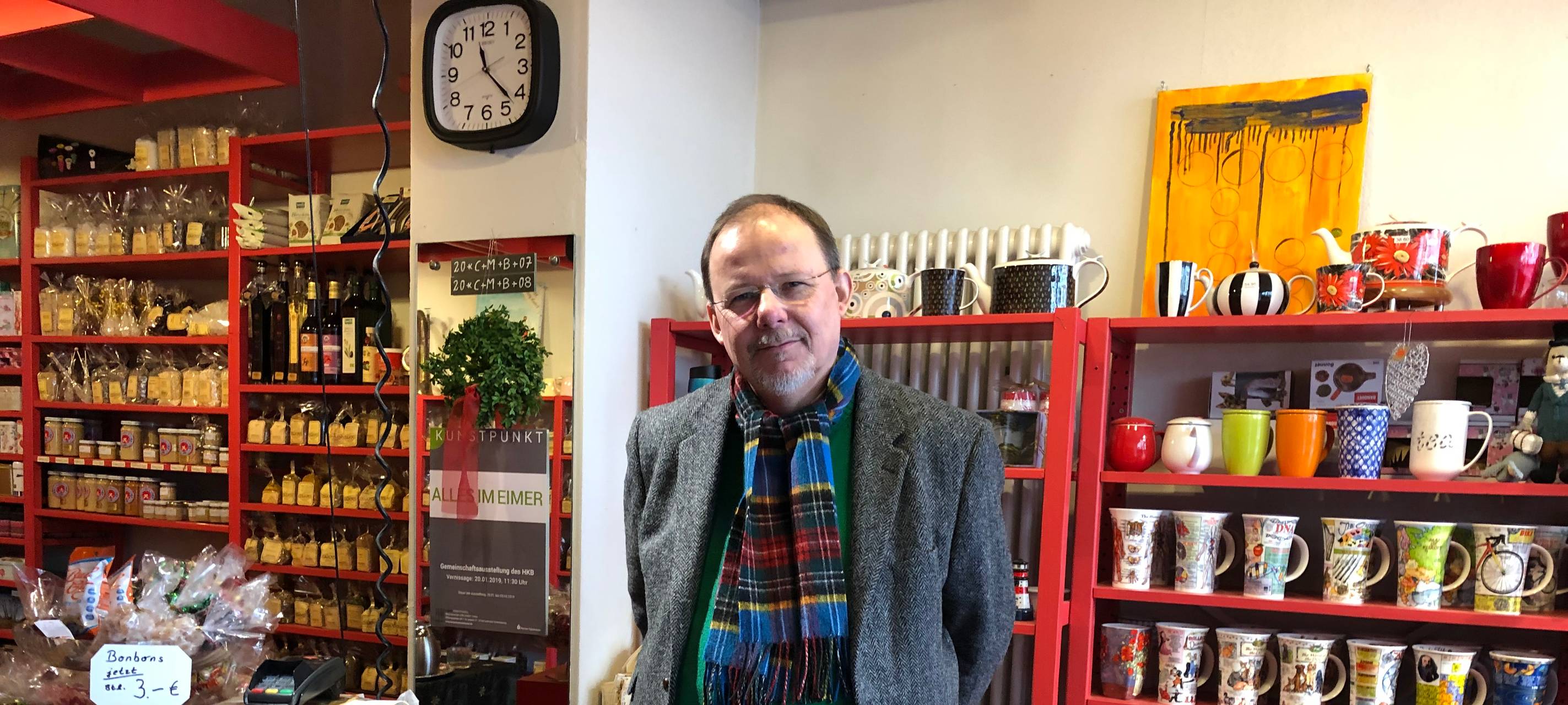 Der Inhaber von Eugens Tee- und Gewürzhandlung, Jochen Hoss.