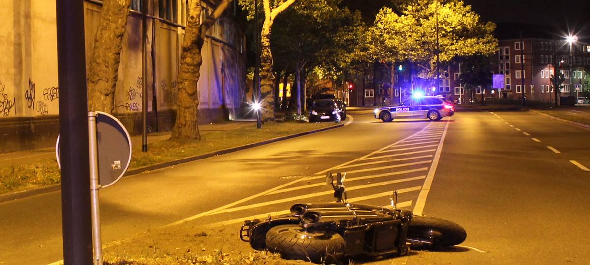 Motorradfahrer lebensgefährlich verletzt