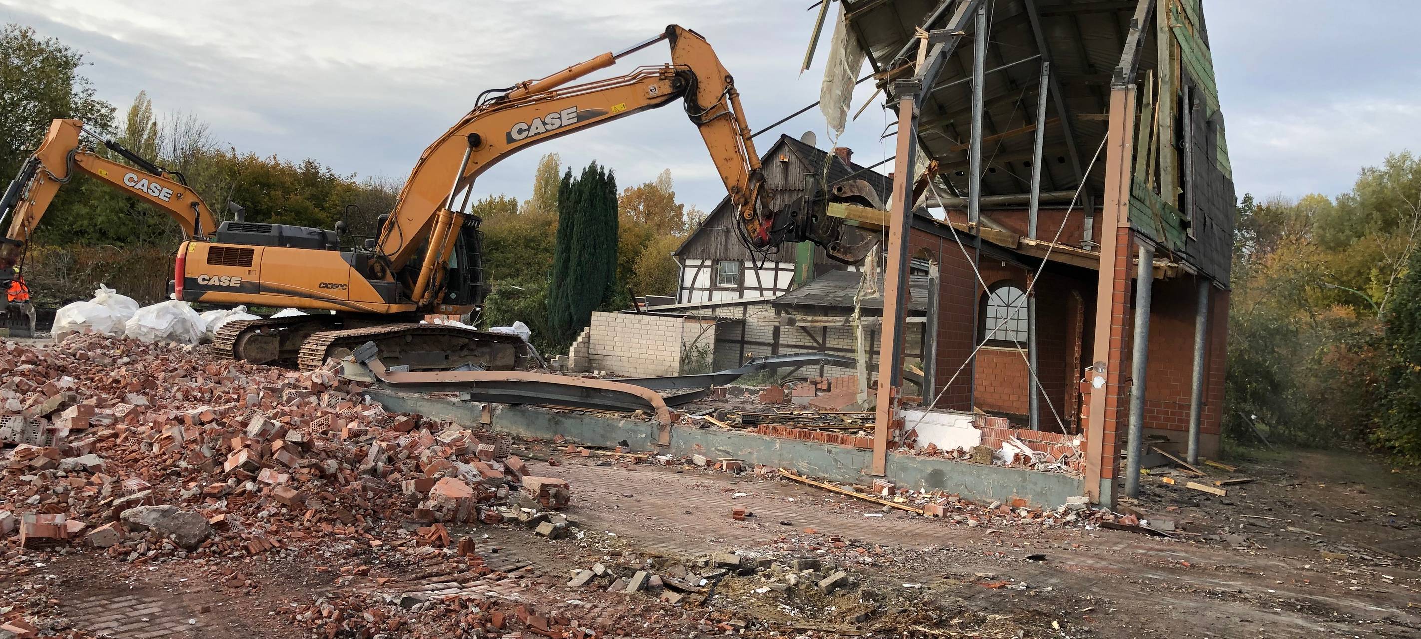 Abbrucharbeiten für Mömax begonnen