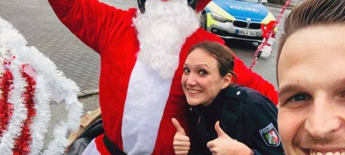 Polizei-Kontrolle endet mit Weihnachtsmann-Selfie