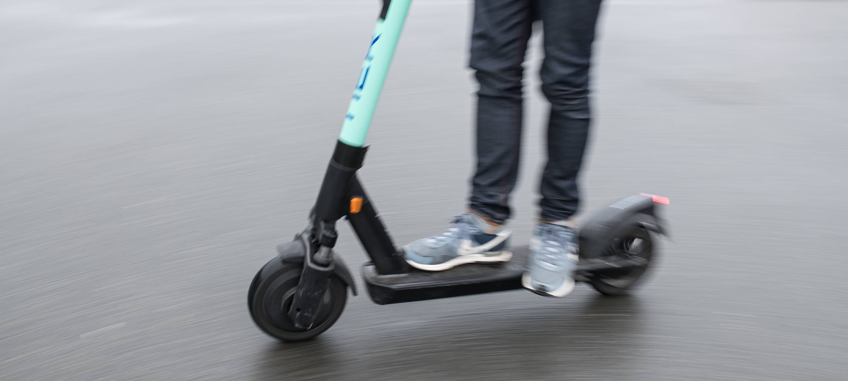 HCR prüft Mitnahmeverbot von E-Scootern