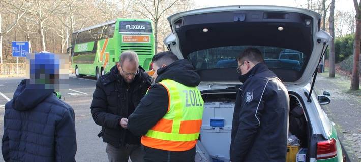 Kontrollen des gewerblichen Personen- und Güterverkehrs gemeinsam mit Zoll und Bezirksregierung.