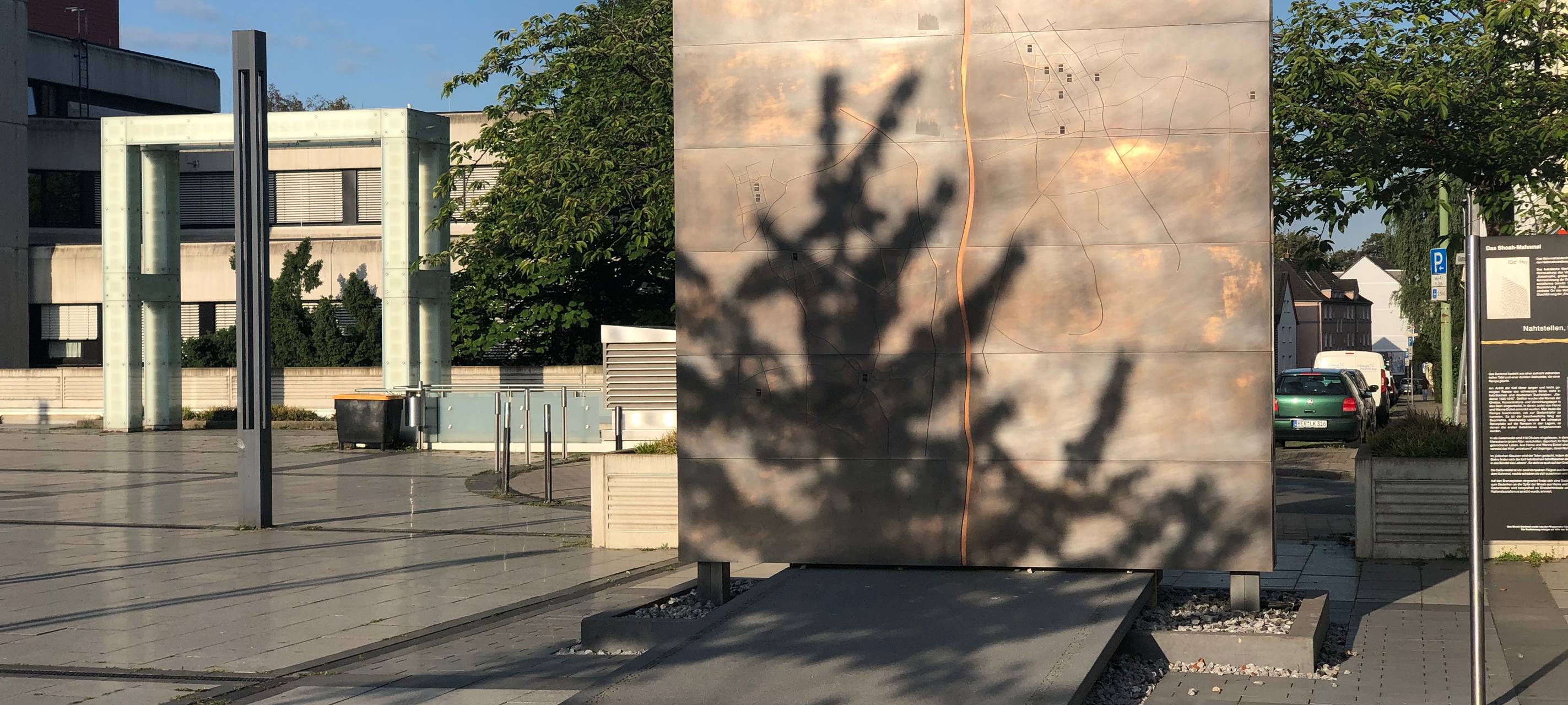 Vorbereitungen zur Enthüllung des Shoah Mahnmals laufen