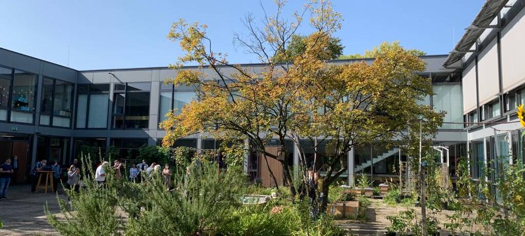 Wohlfühloase auf Schulhof der Hans-Tilkowski-Schule