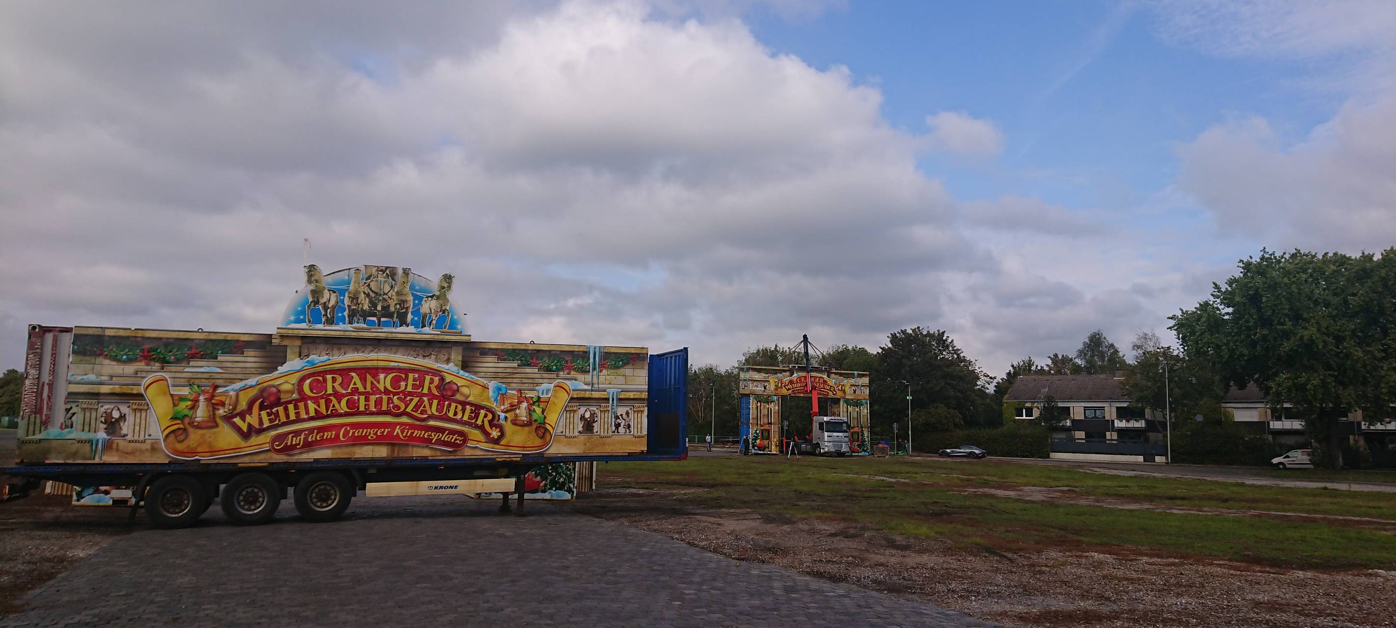 Vorboten des Weihnachtsthemenparks auf Crange