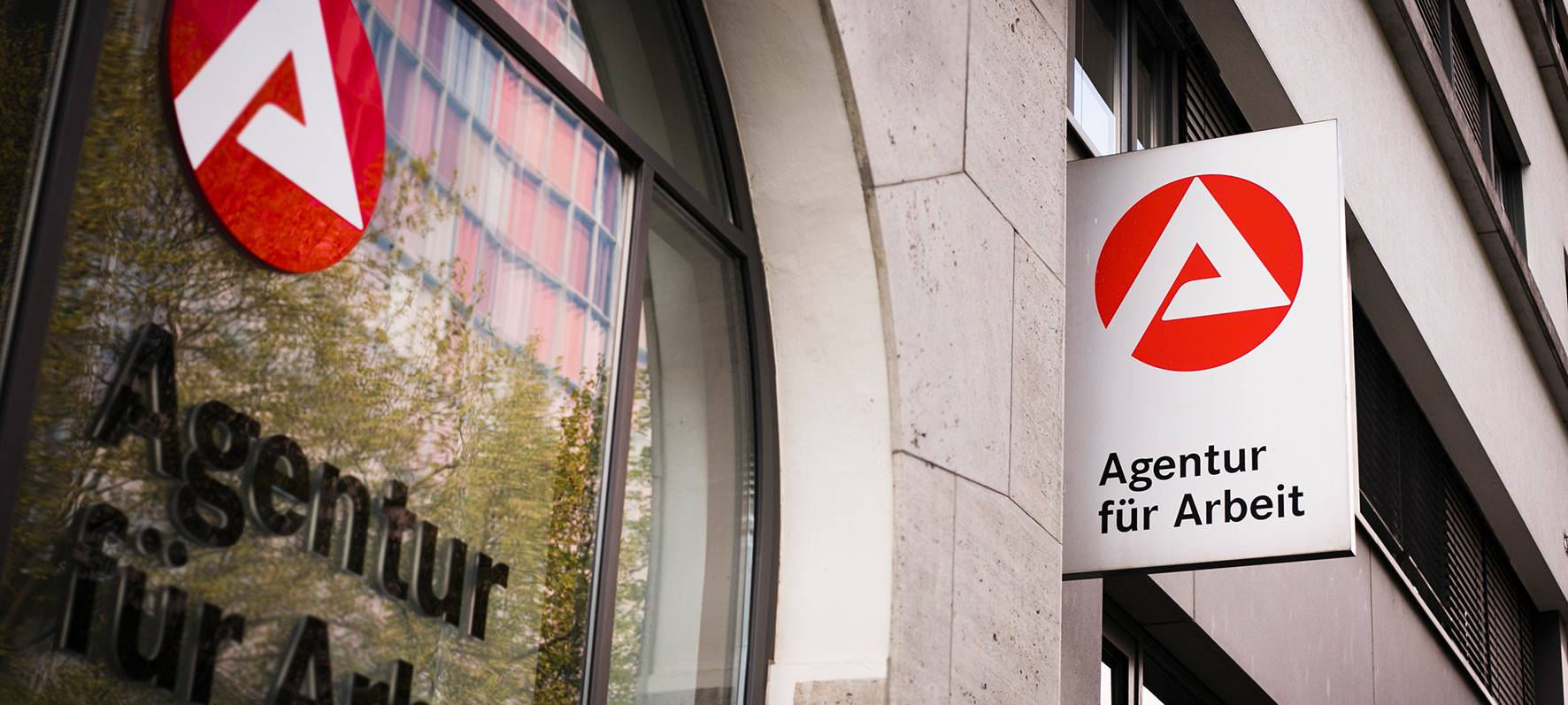 Die Zahl der Arbeitslosen ist leicht zurückgegangen.