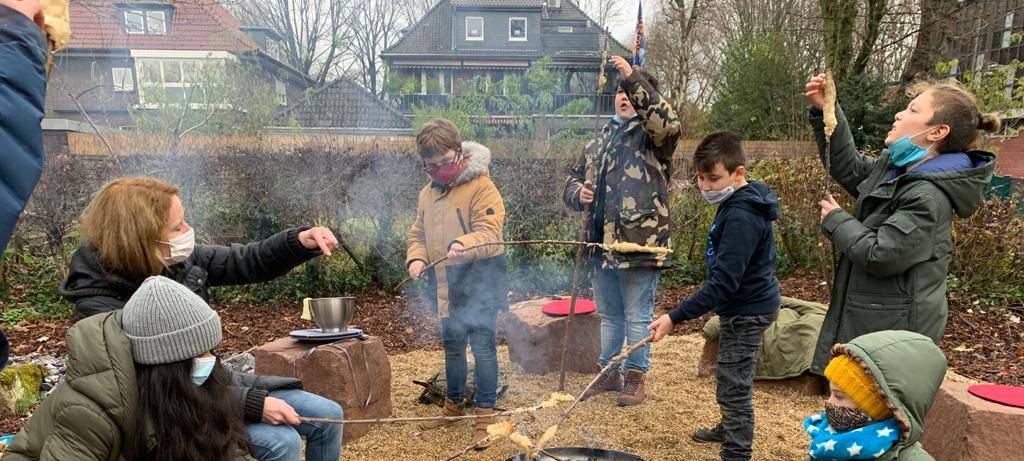 Haranni-Gymnasium weiht Steinkreis ein