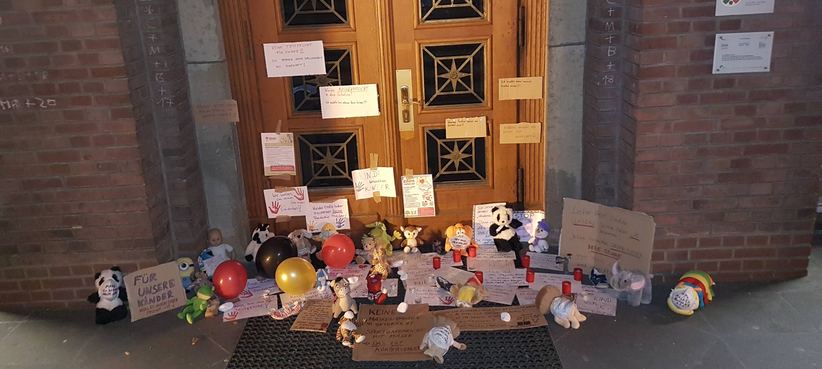 Mahnbriefe am Rathaus