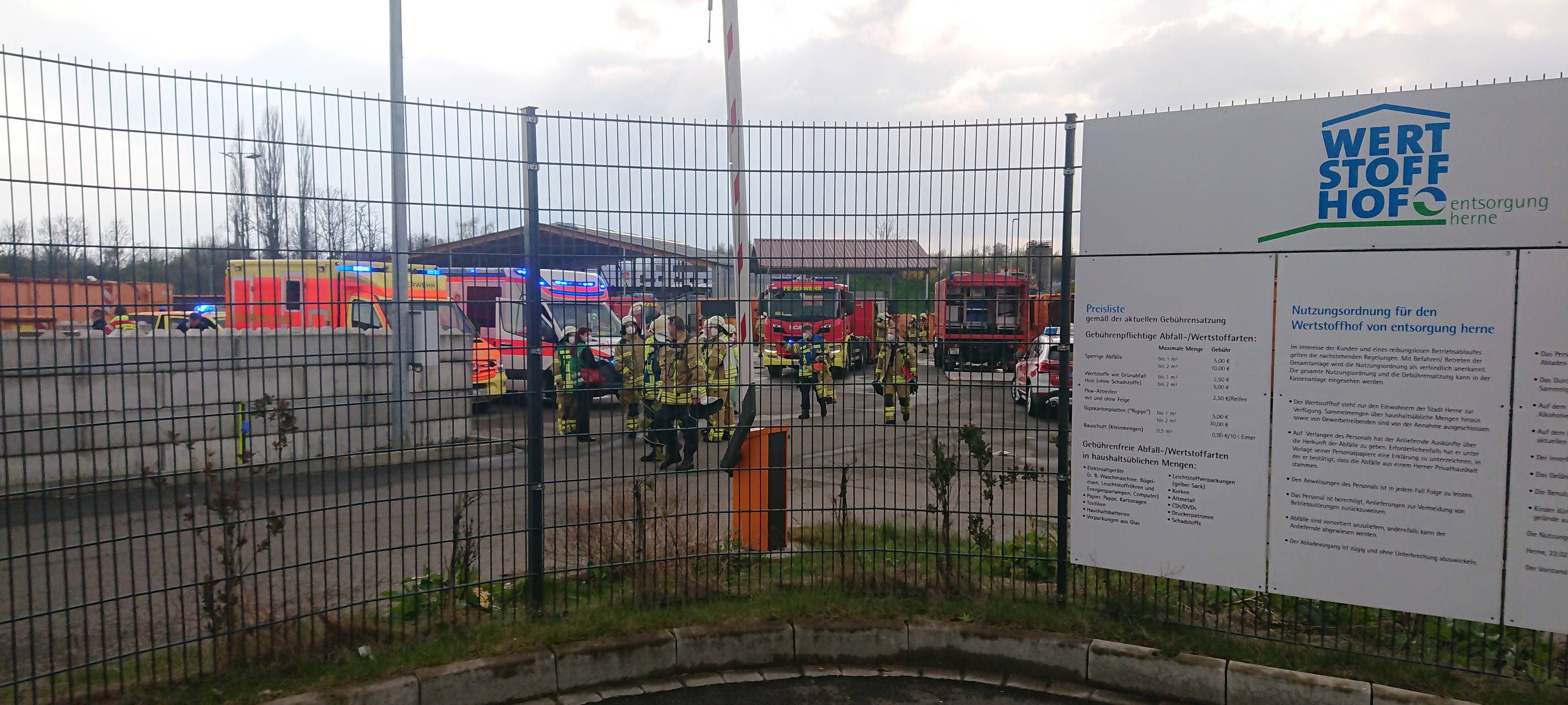 Großeinsatz der Feuerwehr am Wertstoffhof beendet