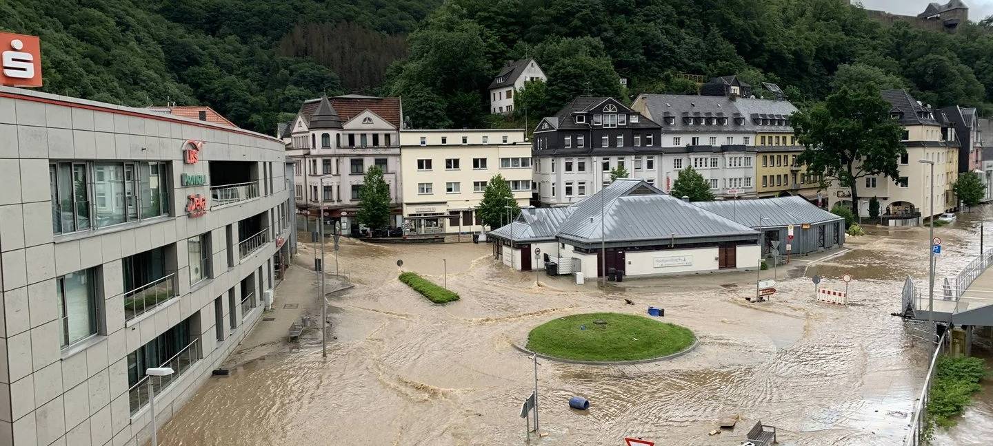 Feuerwehr und Hilfsorganisationen im Unwettereinsatz