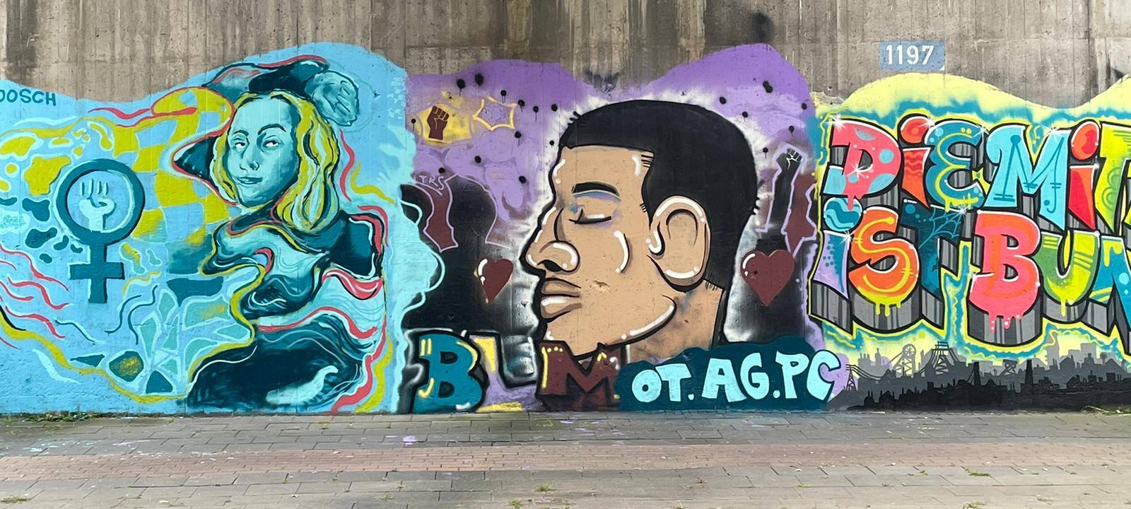 Graffiti unter der Eisenbahnbrücke