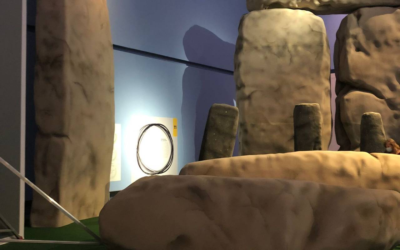 Ein Teil der Stonehenge-Nachbildung im Rahmen der gleichnamigen Sonderausstellung im LWL-Museum für Archäologie in Herne.