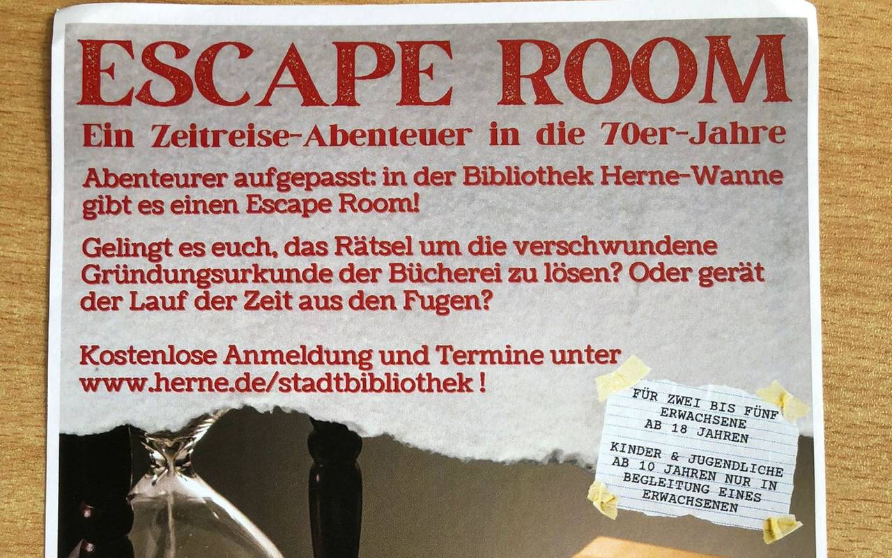 Ein Plakat macht auf den neuen Escape-Room in der Wanner Bücherei aufmerksam.