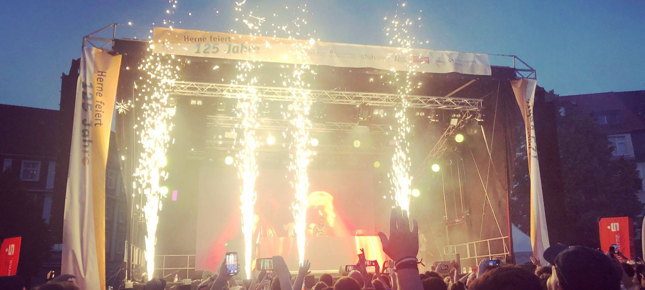 10.000 Menschen haben das 125-jährige Jubiläum der Stadt Herne gefeiert. Stargast war der international erfolgreiche, französische DJ Duo Ofenbach.