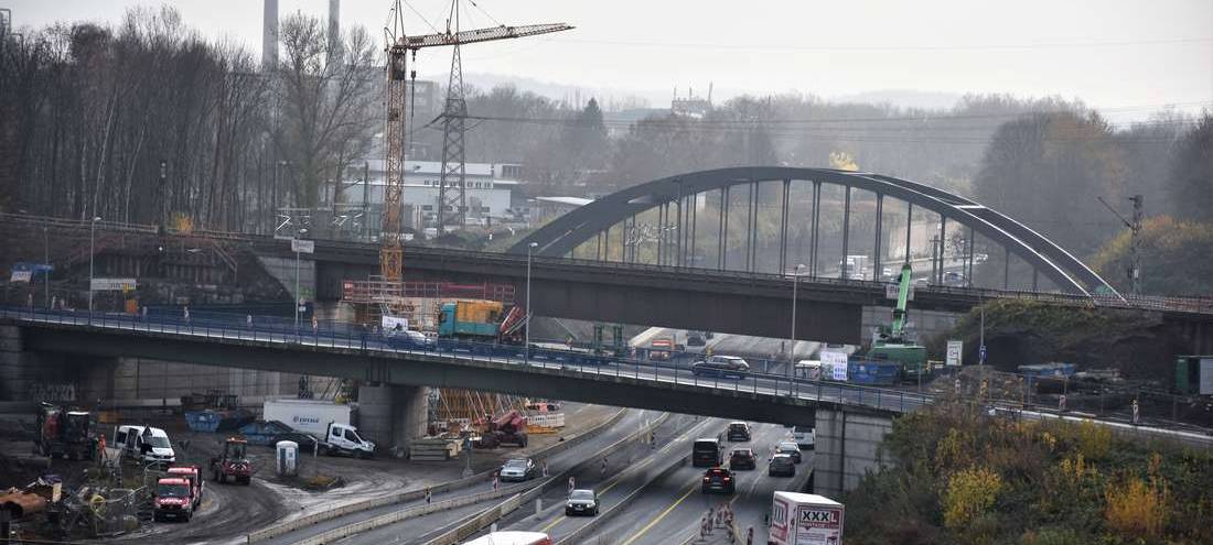 Spannende Brückenbauarbeiten