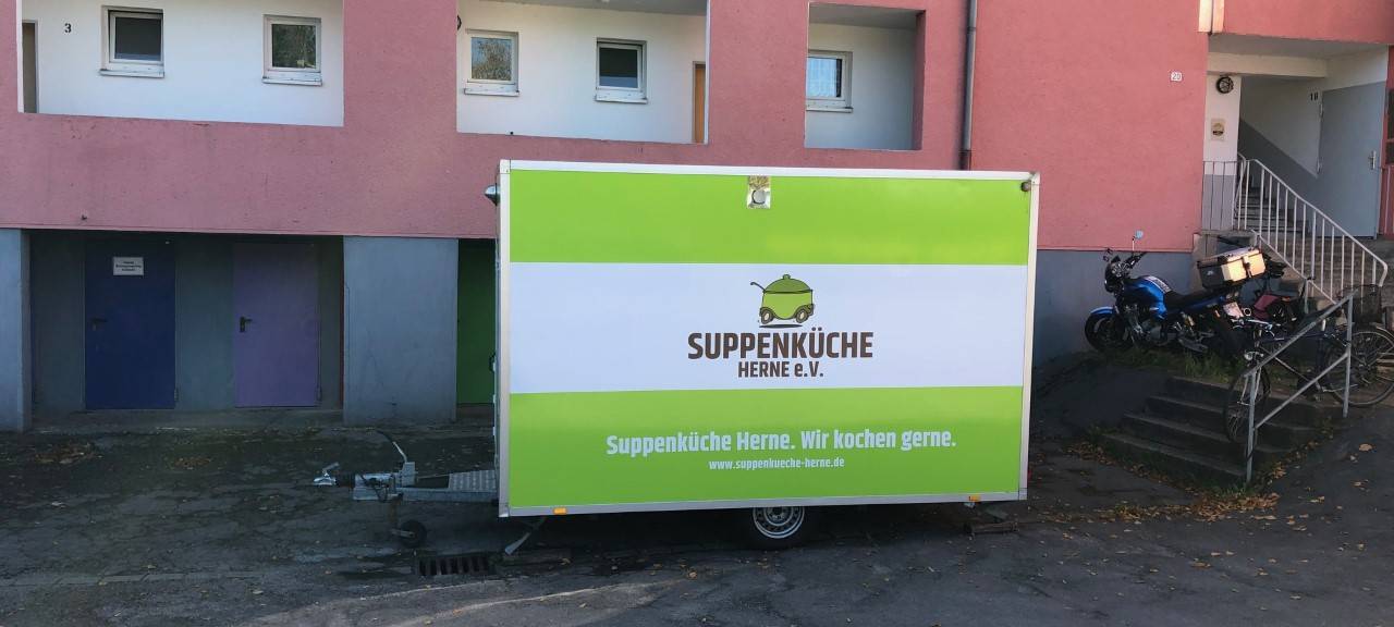 Suppenküche verteilt Lebensmittel