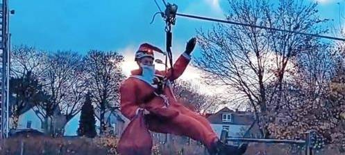 Die Höhenretter der Herner Feuerwehr haben eine Überraschung fürs evangelische Kinderheim organisiert