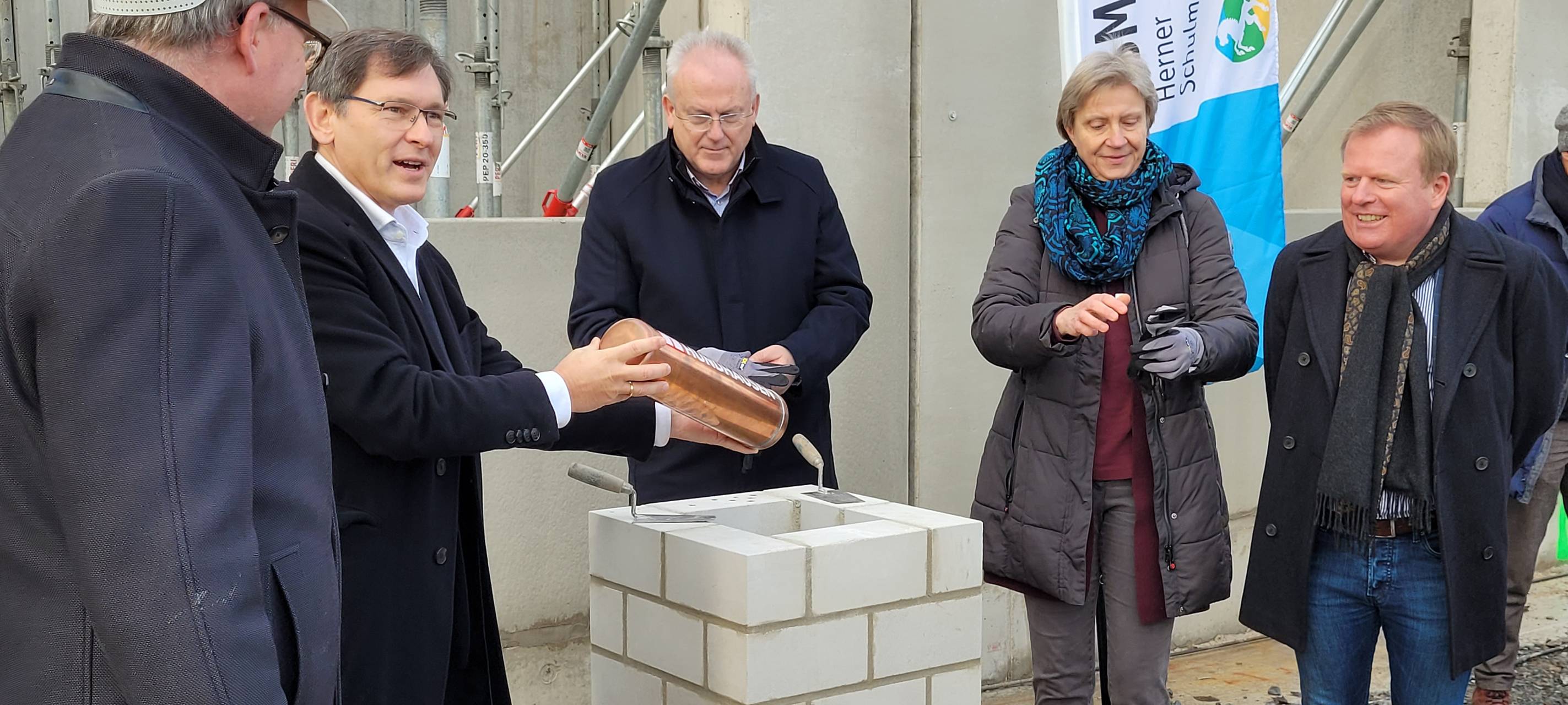 Grundstein für neue Grundschule in Baukau gelegt