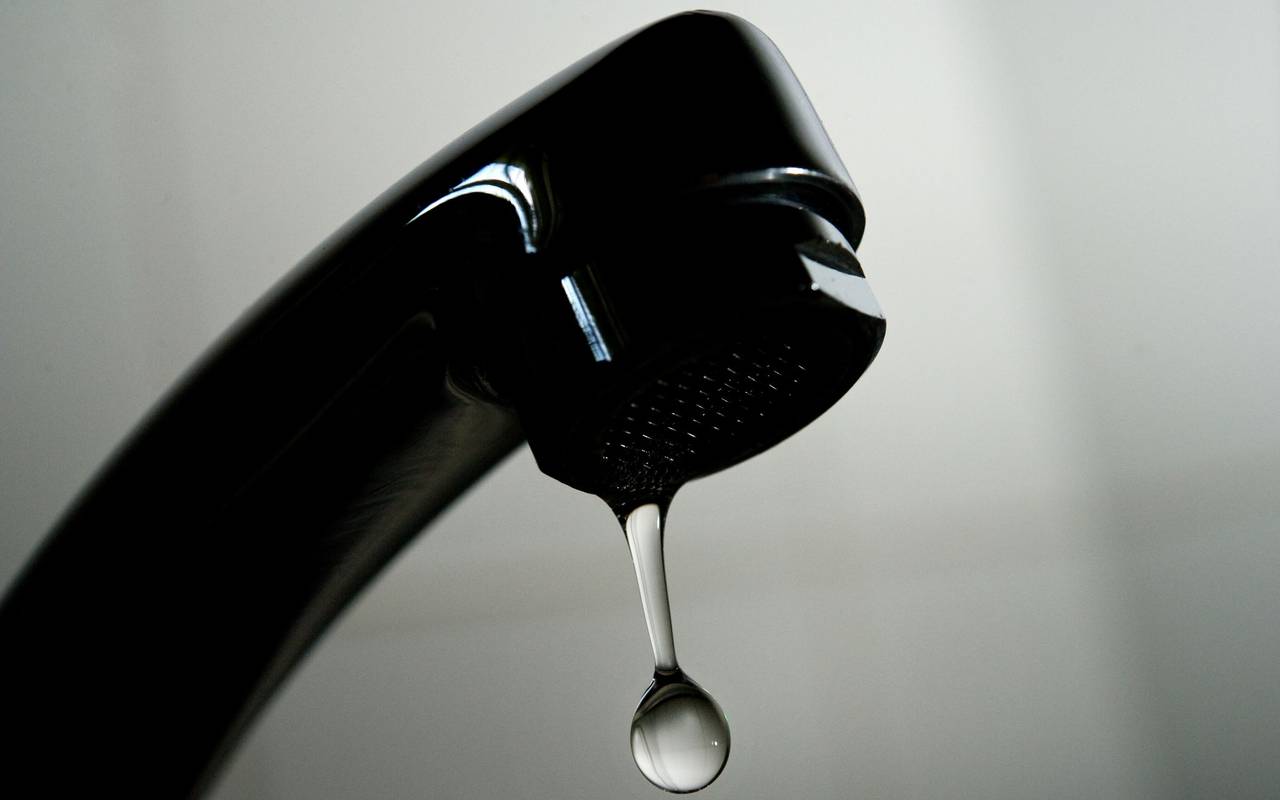 Defekter Wasserhahn: Reicht der Schaden für eine Mietminderung?