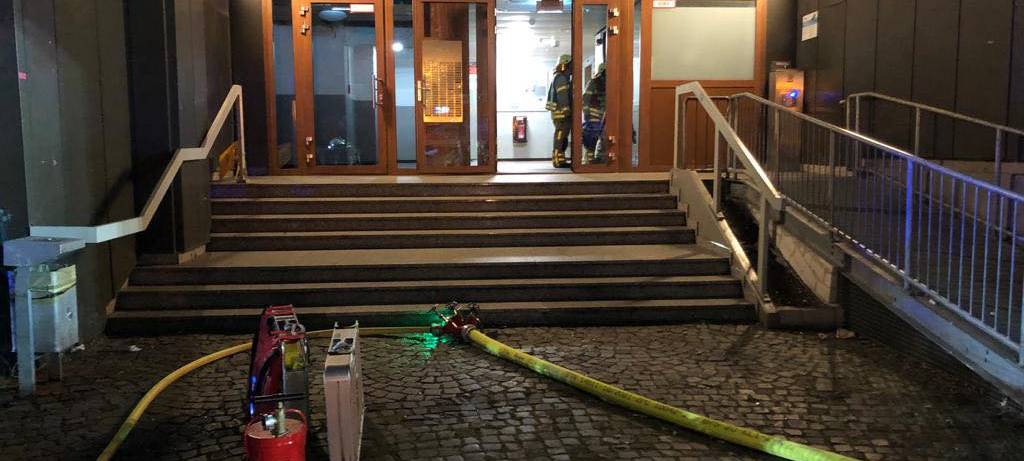 E-Roller brennt im Hochhaus
