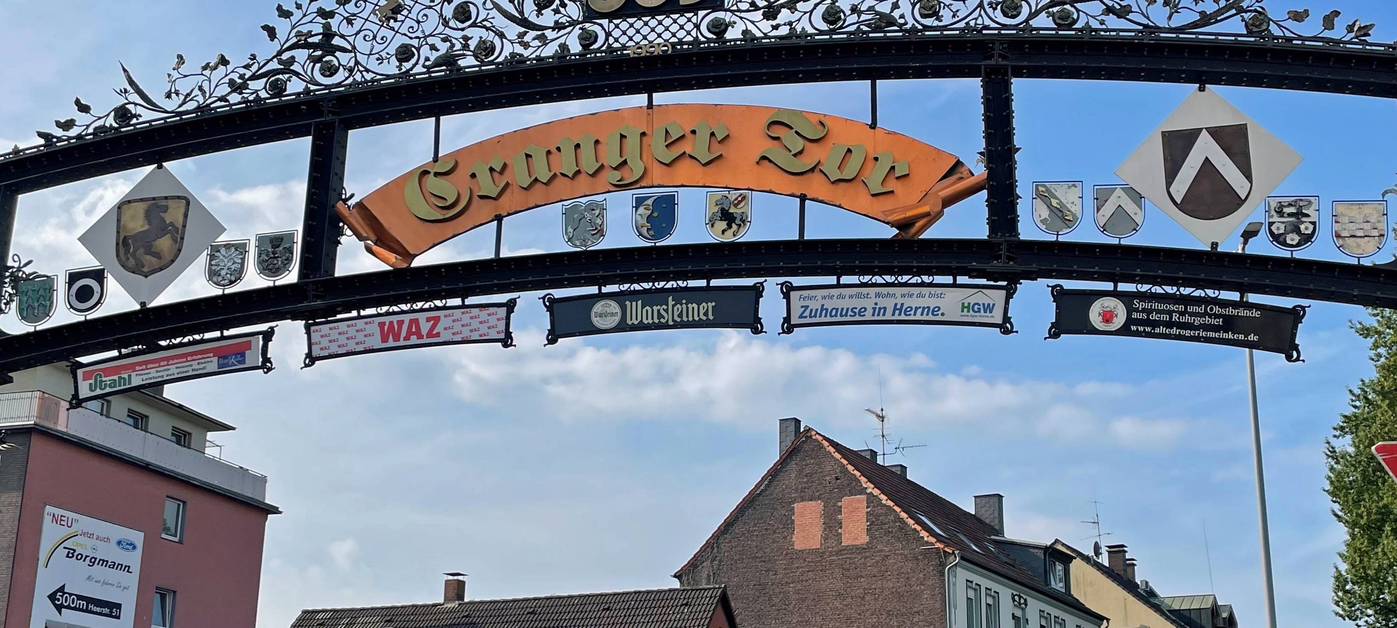 Die neue Jahreszahl unseres Volksfestes ist jetzt am Cranger Tor angebracht: Es ist die 539. Cranger Kirmes.