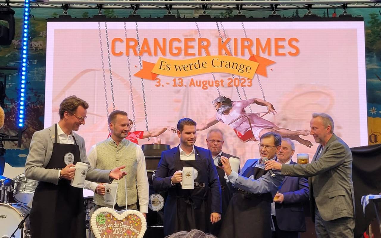 Bei der offiziellen Eröffnung der Cranger Kirmes stand auch NRW Ministerpräsident Hendrik Wüst an der Seite von Oberbürgermeister Frank Dudda.