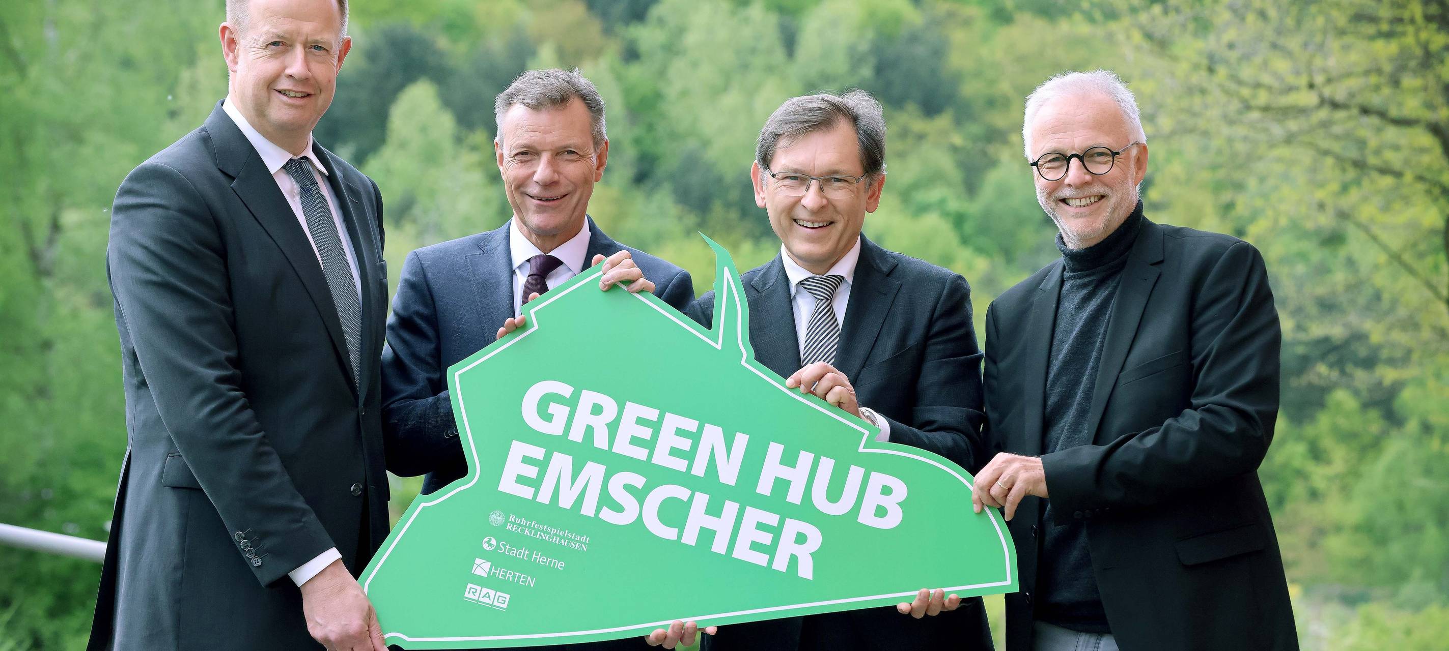 Das interkommunale Projekt „Green Hub Emscher“ stellten RAG-Vorstand Michael Kalthoff, Bürgermeister Christoph Tesche (Recklinghausen), Oberbürgermeister Dr. Frank Dudda (Herne) und Bürgermeister Matthias Müller (Herten) vor.