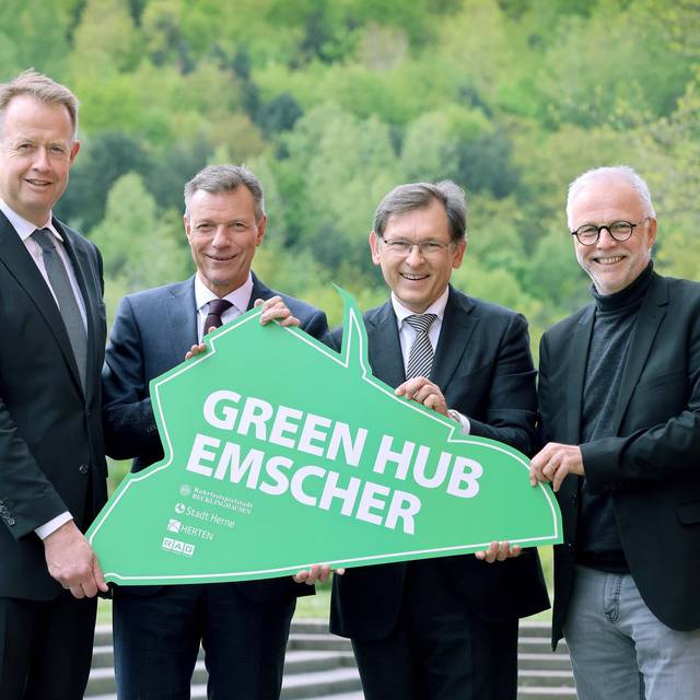 Das interkommunale Projekt „Green Hub Emscher“ stellten RAG-Vorstand Michael Kalthoff, Bürgermeister Christoph Tesche (Recklinghausen), Oberbürgermeister Dr. Frank Dudda (Herne) und Bürgermeister Matthias Müller (Herten) vor. 