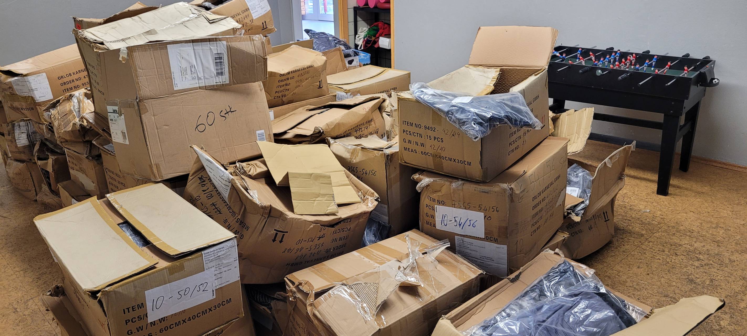 Karnevalskostüme zu verschenken