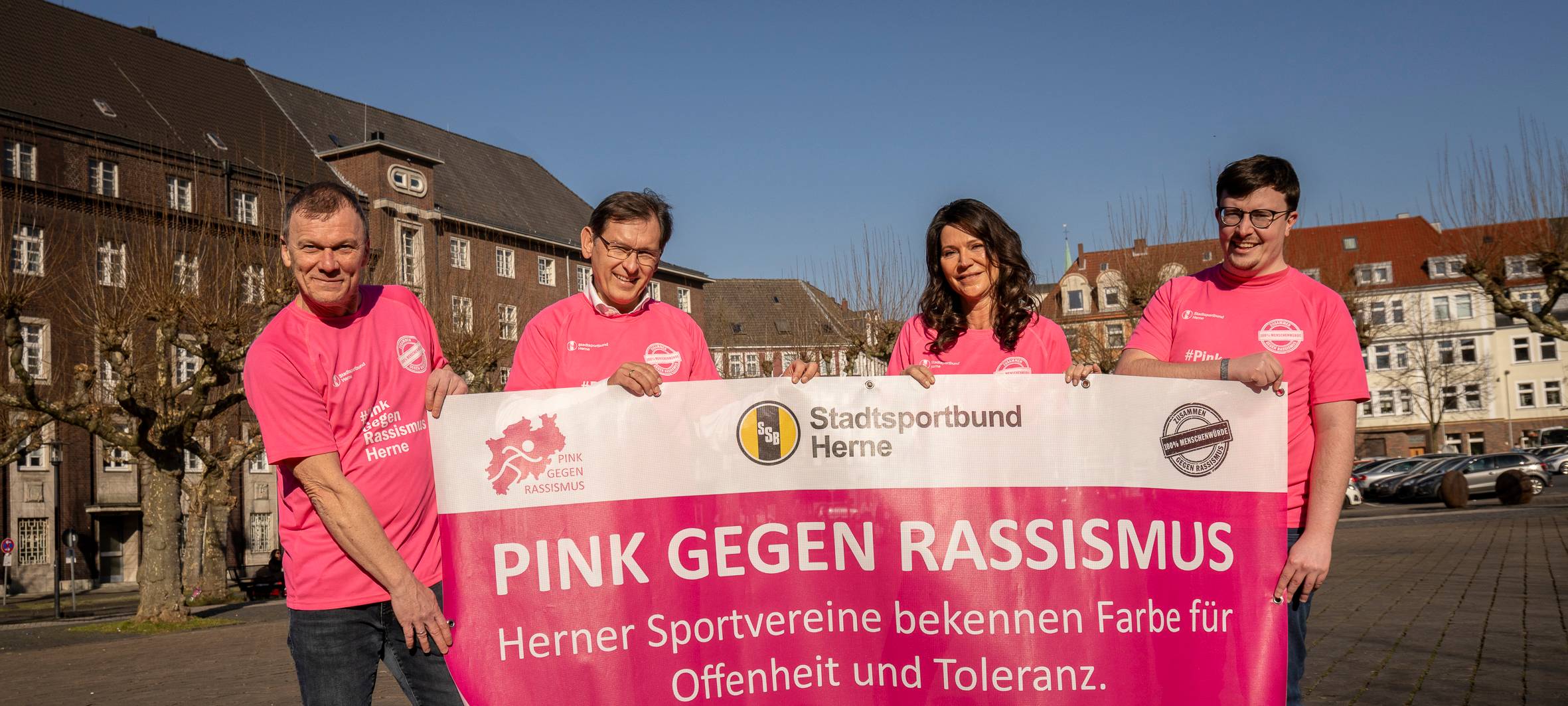 "Pink gegen Rassismus" beginnt