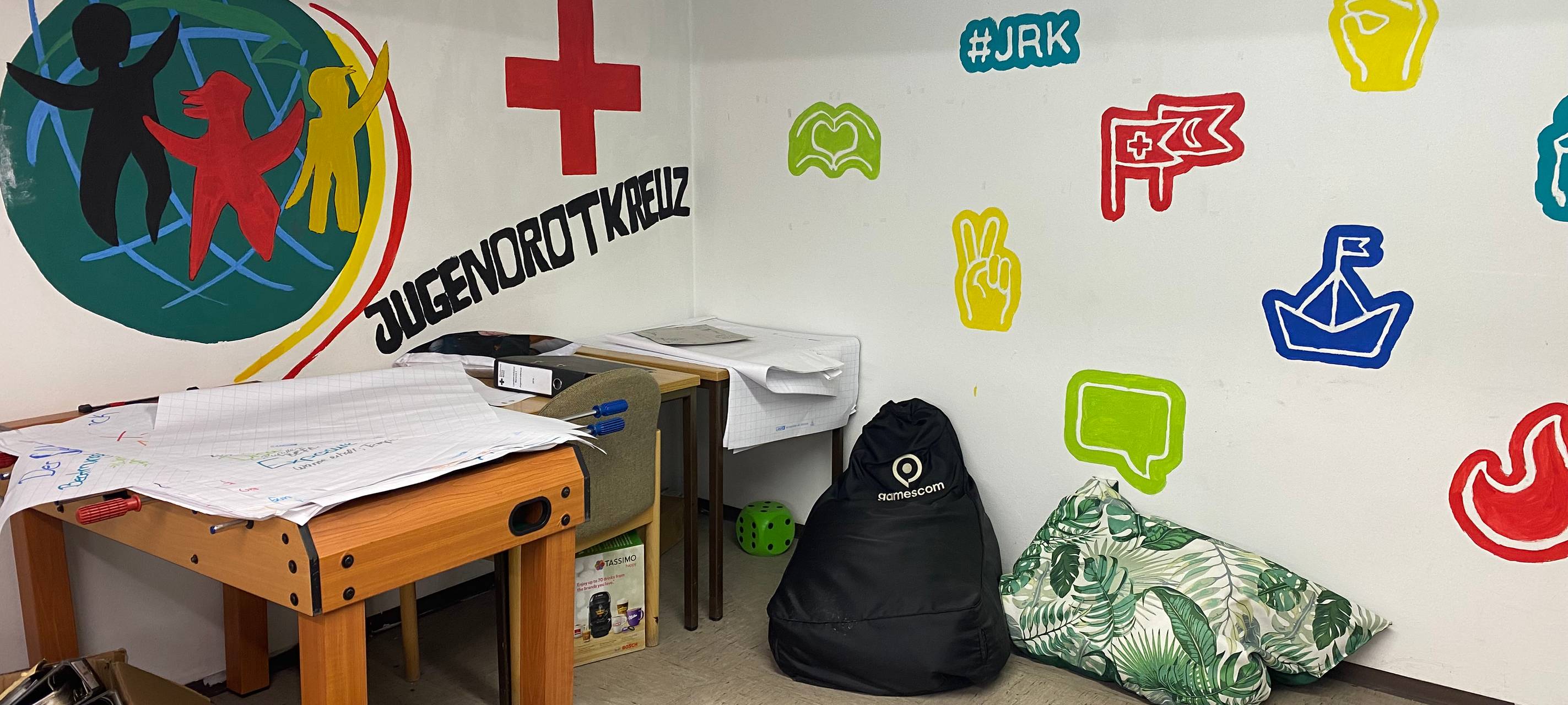 Das Jugendrotkreuz ist aktuell in Kellerräumen mit vergitterten Fenstern untergebracht.