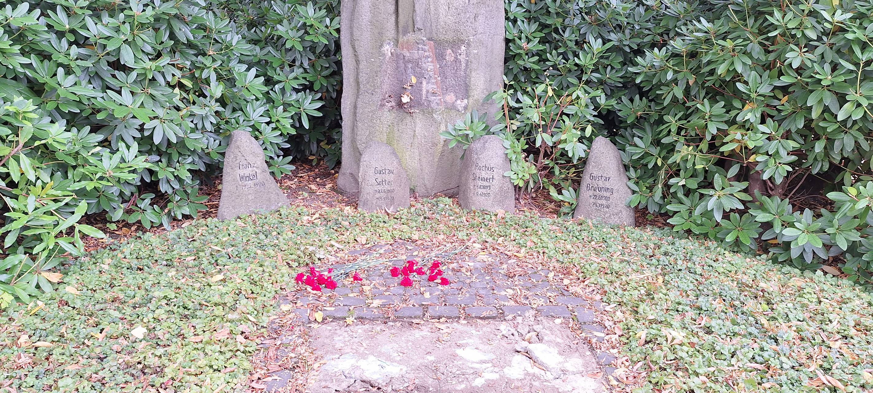 Gedenktafeln herausgebrochen