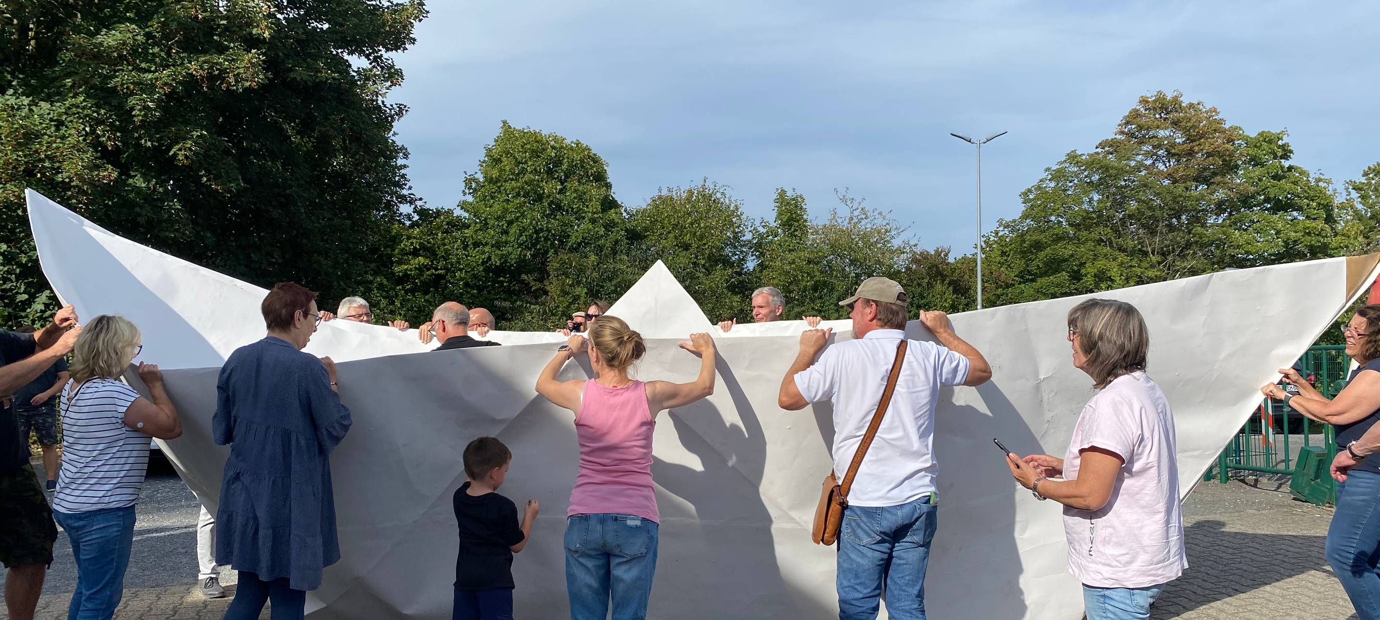 XXL-Origami am Kanal