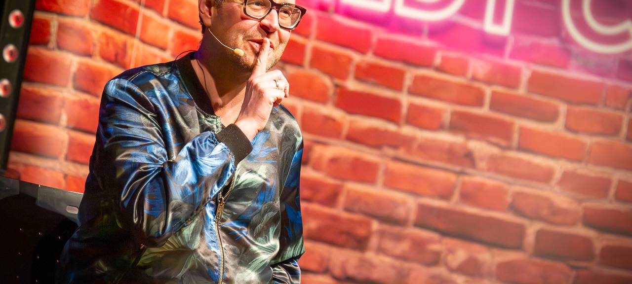 Das Comedy Camp 2025 war in Legden im Dorf Münsterland. Auf der Bühne zu sehen: C Heiland