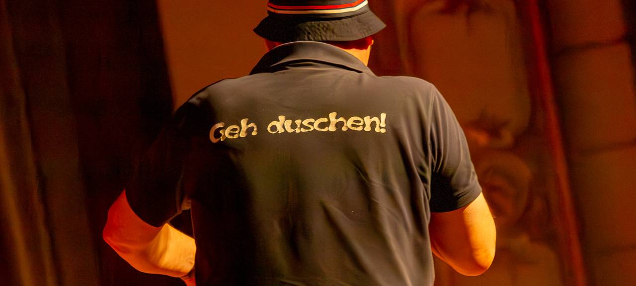 Das Comedy Camp 2025 war in Wuppertal in der Stadthalle. Hier ist Comedian Bademeister Schaluppke auf der Bühne zu sehen.