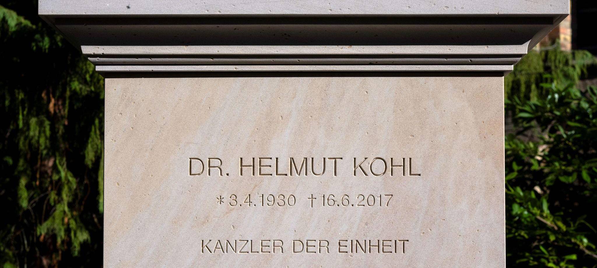 Grab von Helmut Kohl neu gestaltet