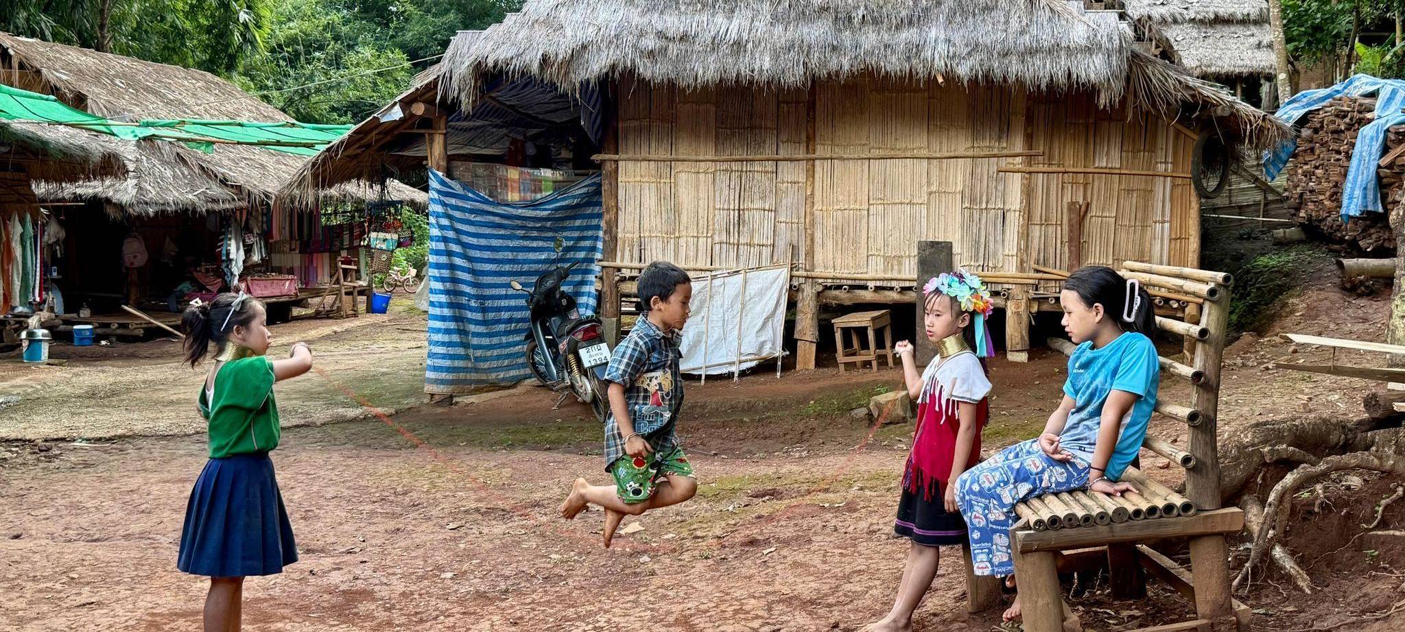 Langhalsfrauen - «Long Neck Karen» - im Norden Thailands