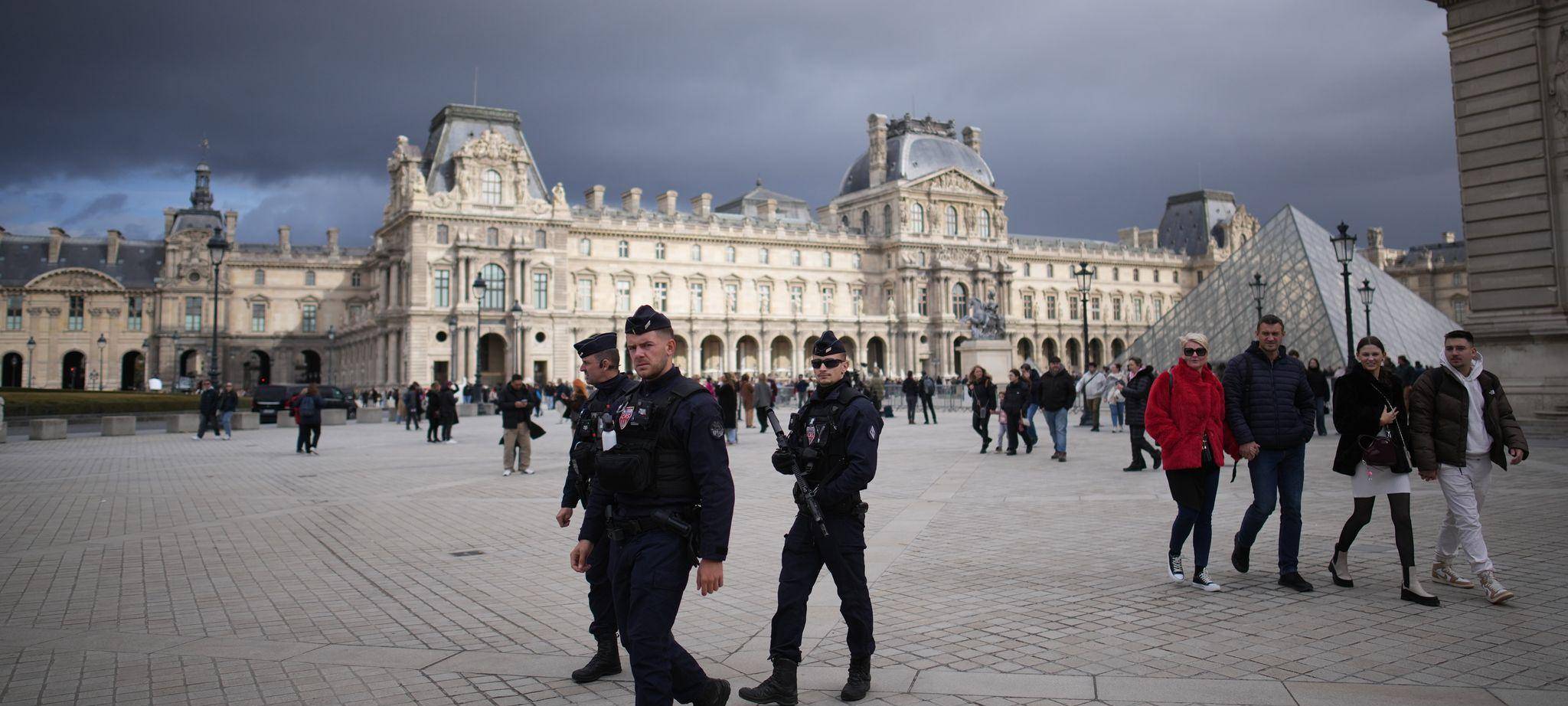 Louvre-Einbruch: Festgenommene haben teilweise gestanden